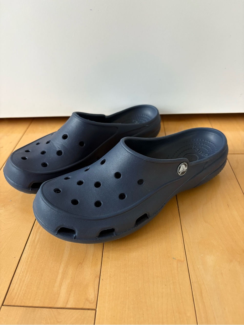 CROCS Classic Slip-On Clog in Navy Women’s 8